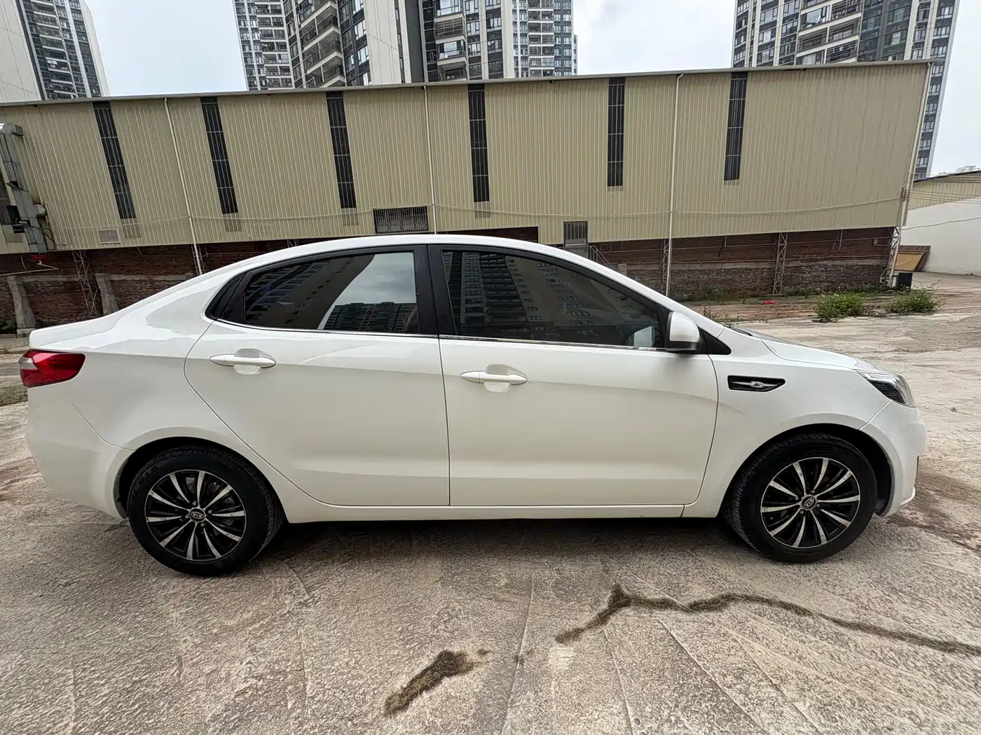 Kia K2 2012 Sedan 1.4L AT GLS Commemorative Edition фото 14