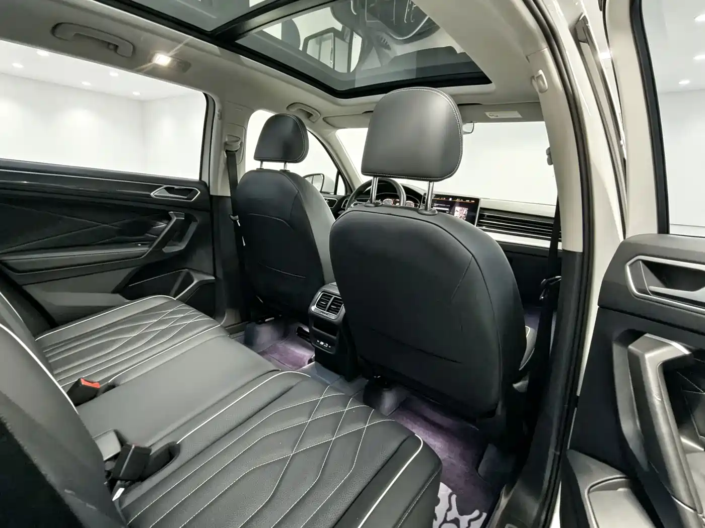 Volkswagen Tiguan L 2024 330TSI Automatic 2WD R-Line Premium Enjoyment Edition фото 7