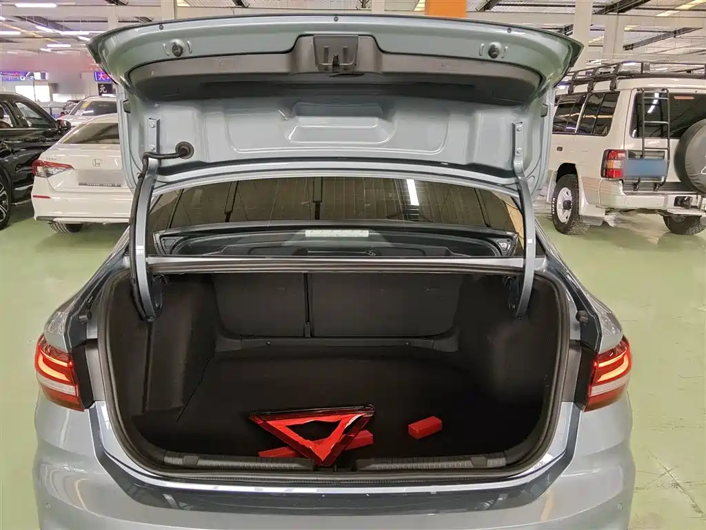 Volkswagen Lavida 2023 Model 280TSI DSG Eternal Edition фото 15