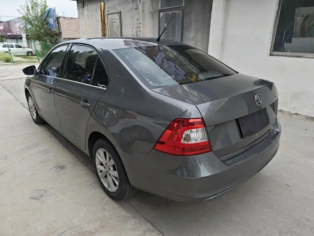 Photo 5 - Škoda Rapid