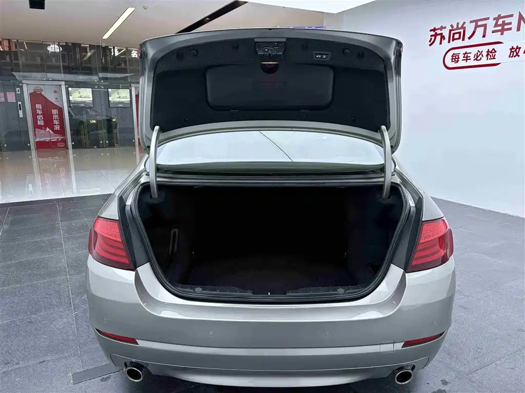 BMW 5 Series 2011 535Li Luxury фото 28