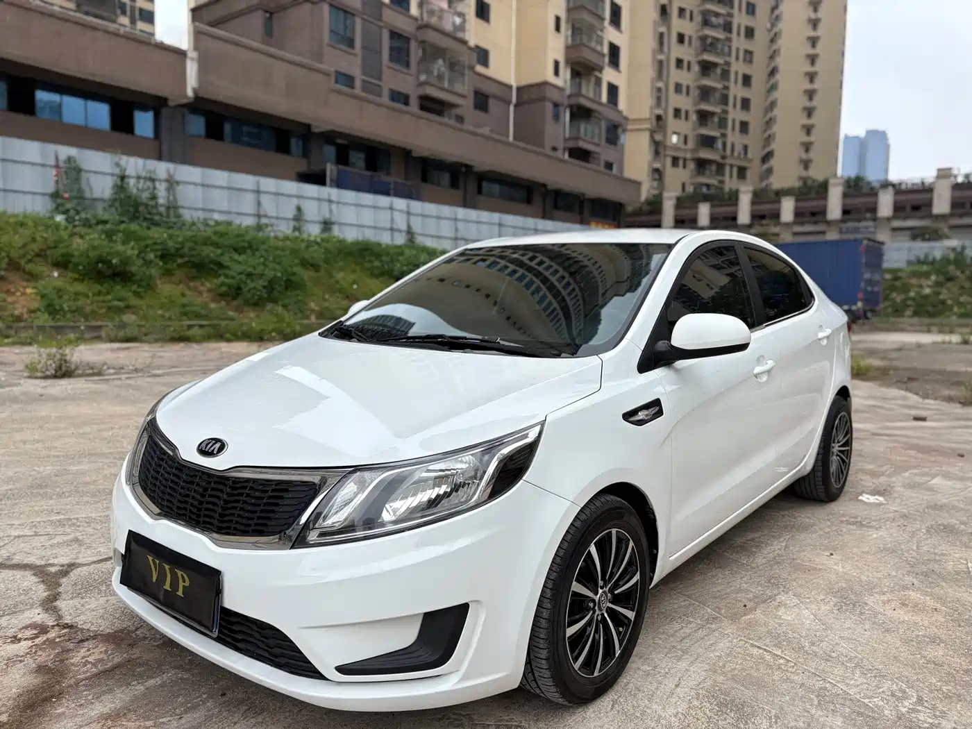 Kia K2 2012 Sedan 1.4L AT GLS Commemorative Edition фото 3