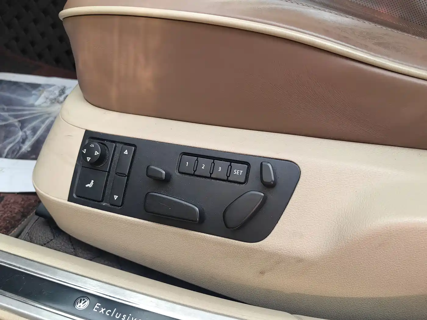 Volkswagen Phaeton 2011 4.2L V8 4-seat Extended Individual Edition фото 9
