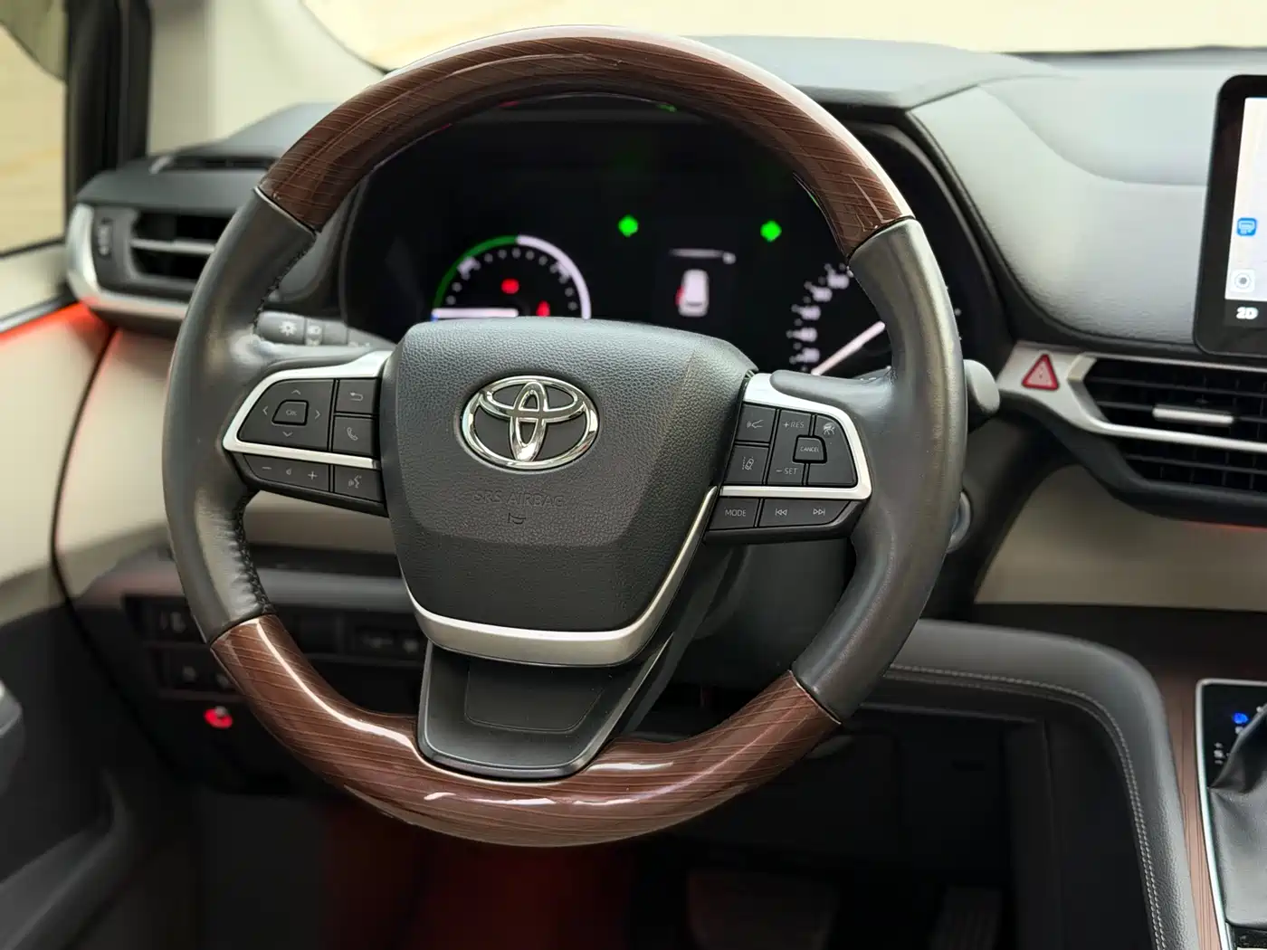 Toyota Sienna 2023 2.5L Hybrid Comfort Edition фото 15