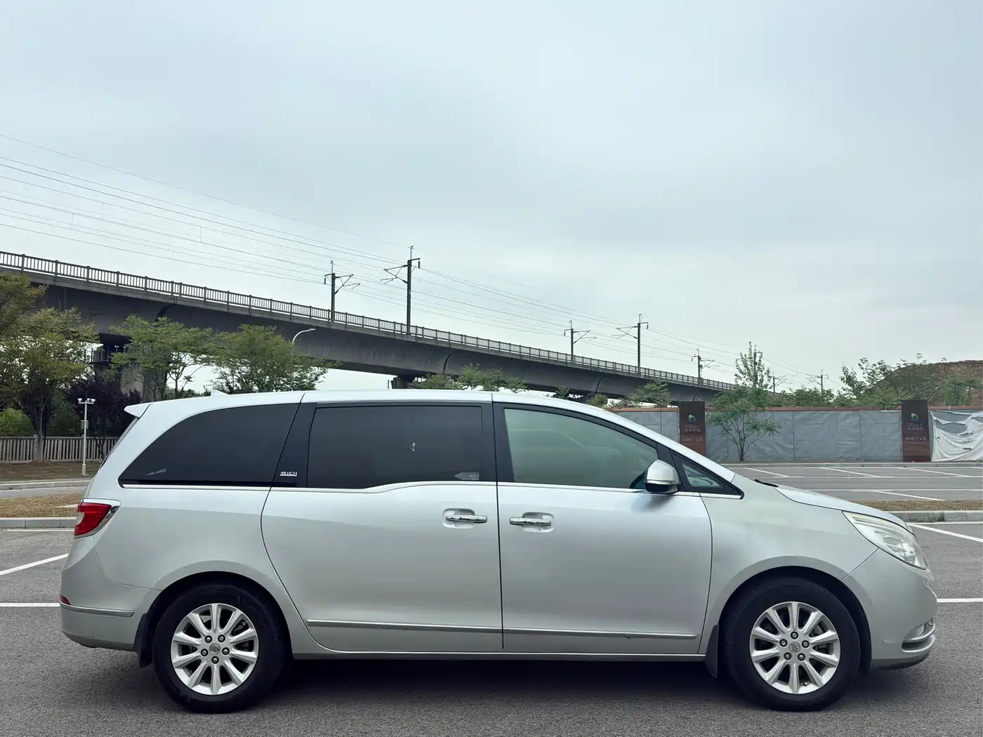 Buick GL8 2011 3.0L GT Luxury Business Elegance Edition фото 4