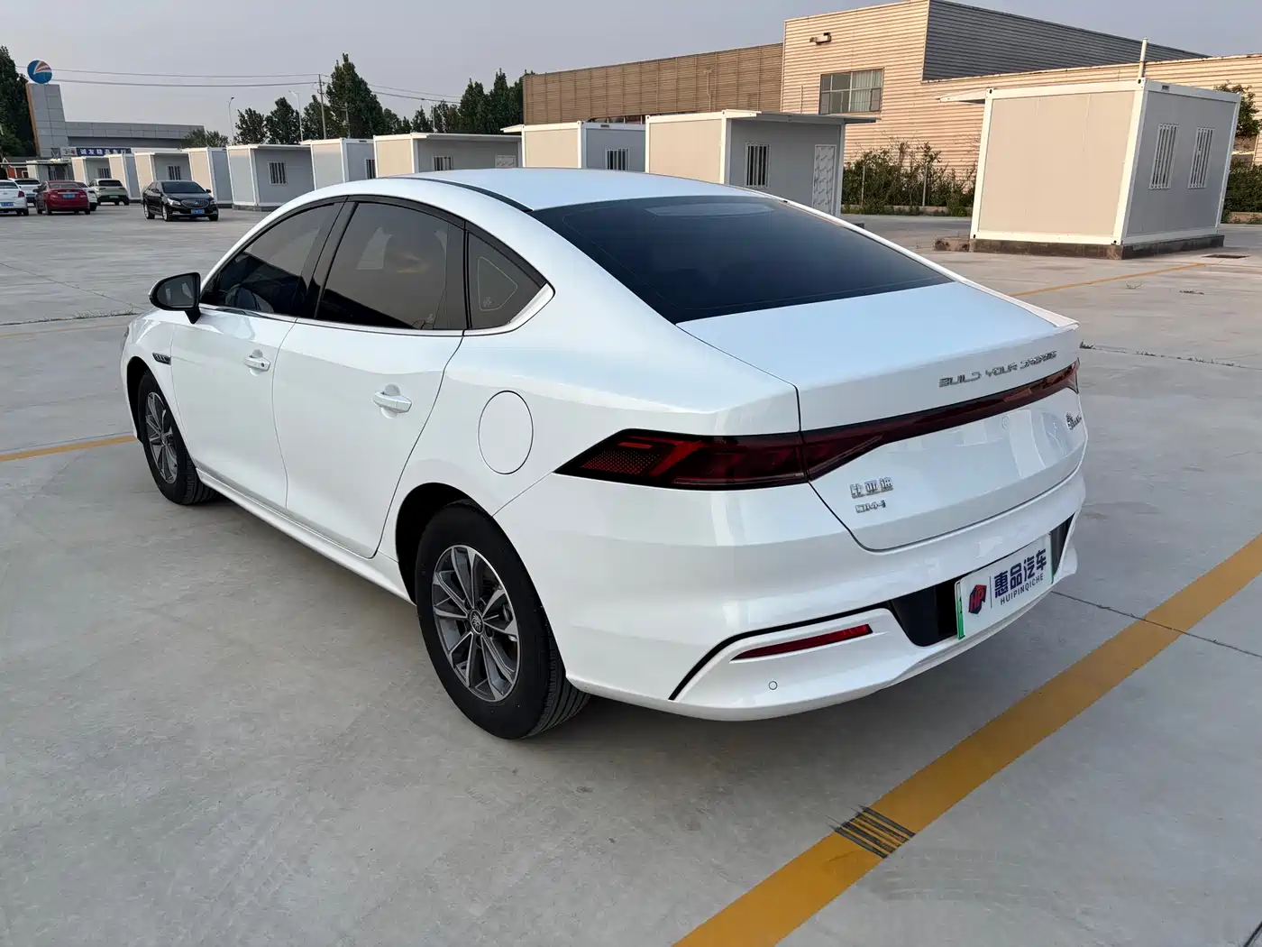 BYD Qin PLUS 2024 Glory Edition DM-i 55KM Leading фото 3