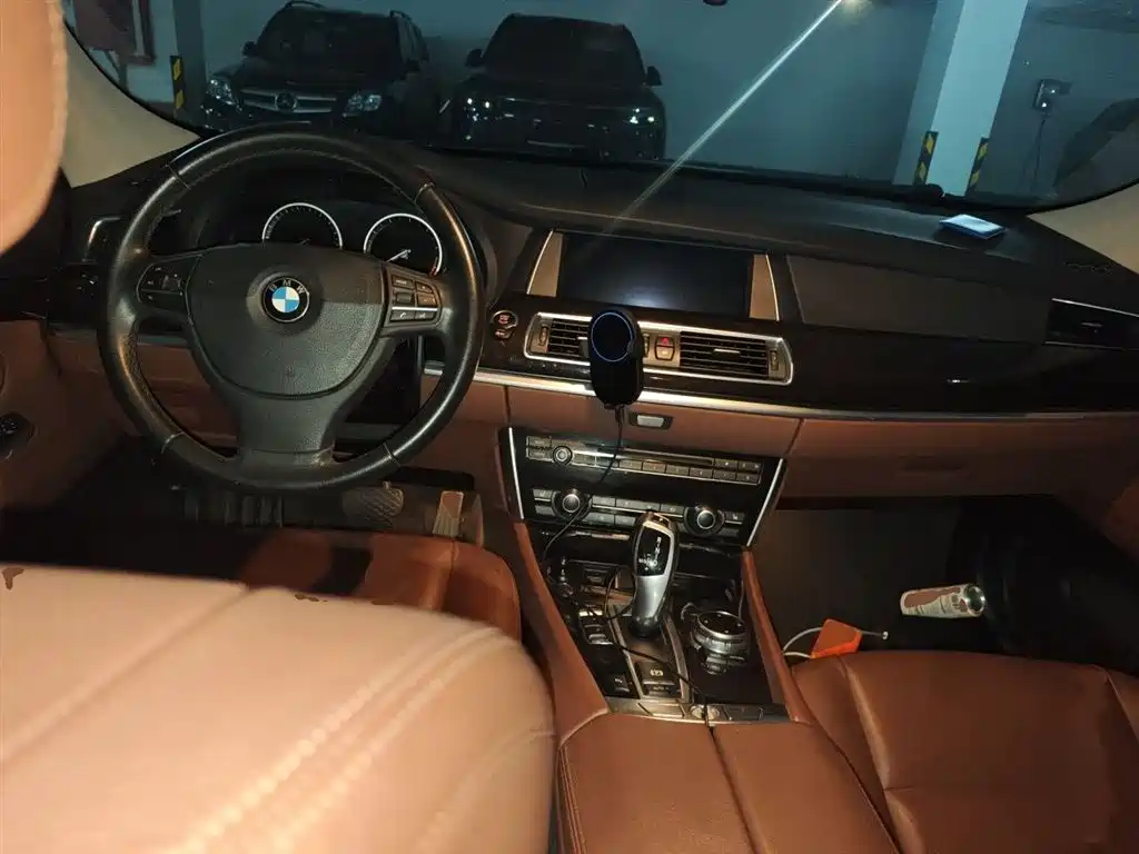 BMW 5 Series GT 2014 528i Leading фото 13