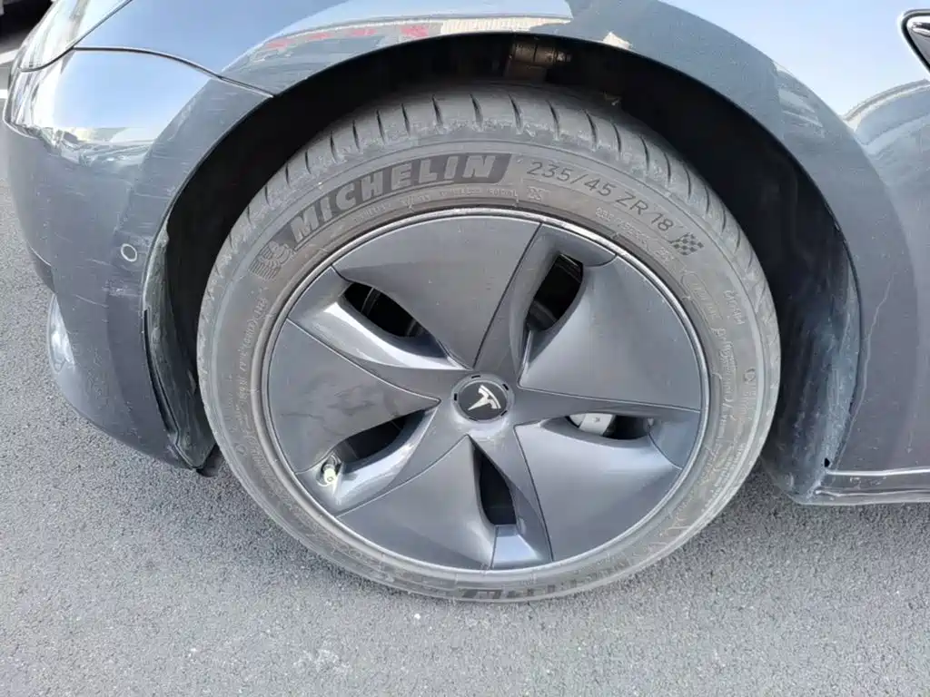 Фото 23 - Tesla Model 3