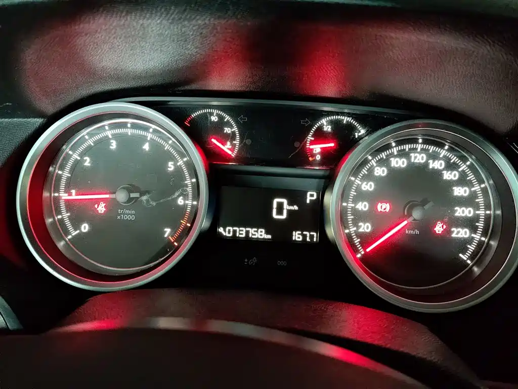 Peugeot 408 2016 1.6T Automatic Luxury Edition фото 4