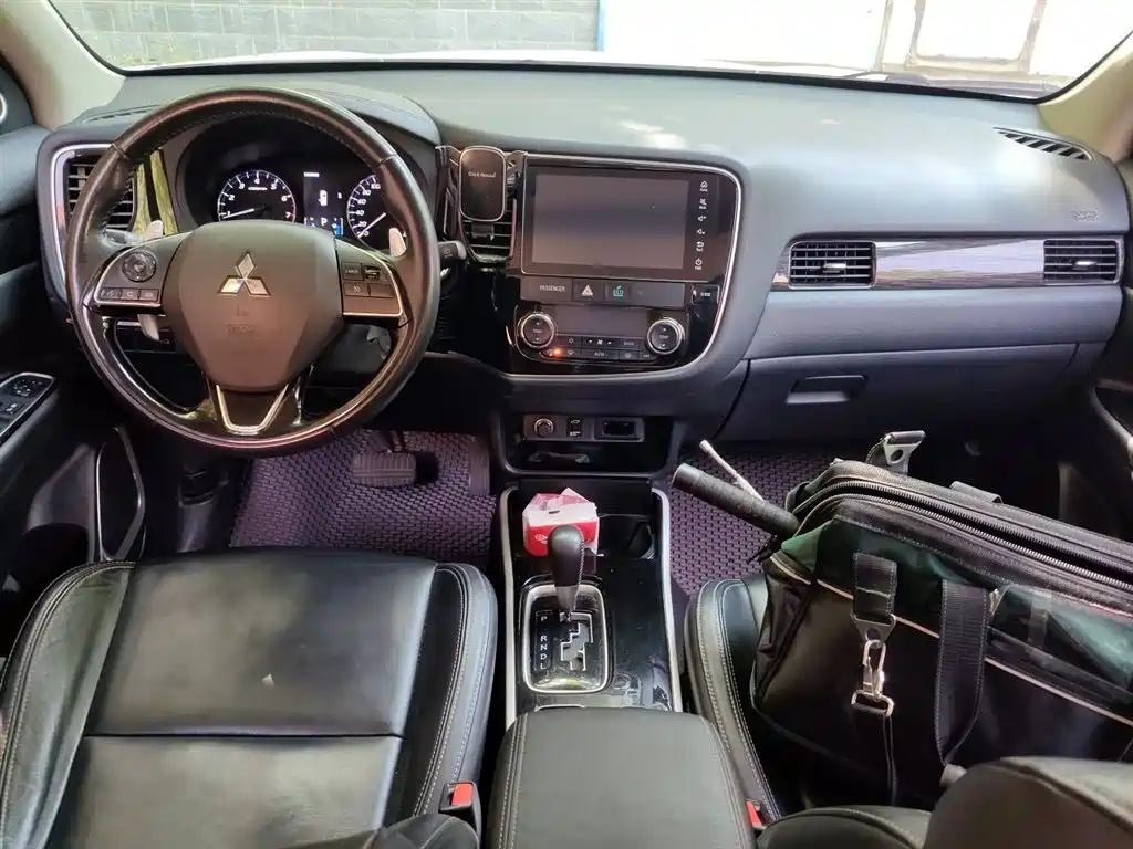 Mitsubishi Outlander 2019 2.4L 4WD Deluxe Edition 5-Seater China VI фото 13