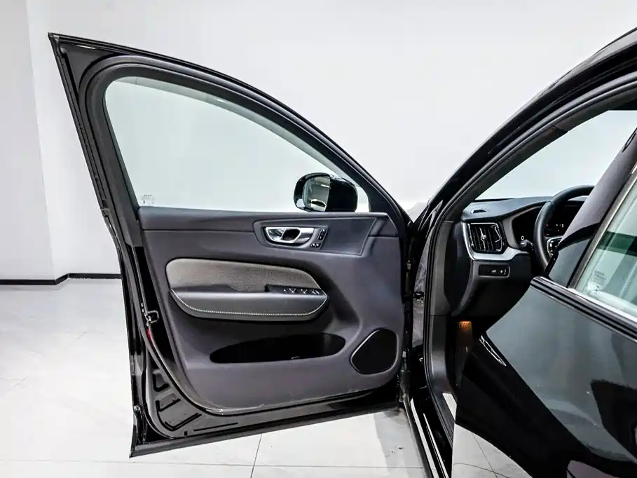 Volvo XC60 Plug-in Hybrid 2024 2024 T8 PHEV Long Range AWD Polar Night Edition