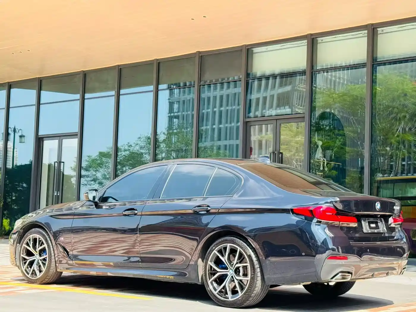 BMW 5 Series (Import) 2022 530i M Sport Package фото 7