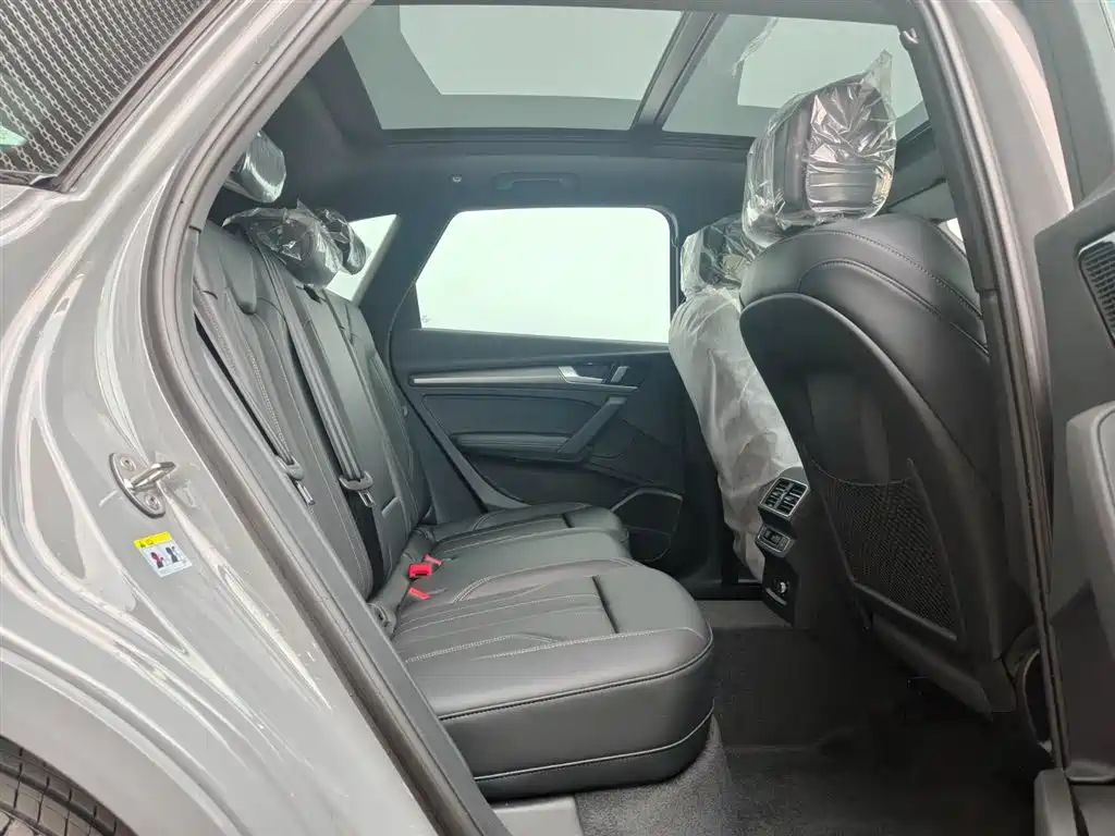 Audi Q5L 2025 Model Year Facelift 45th Anniversary Edition 45 TFSI Luxury Dynamic фото 12
