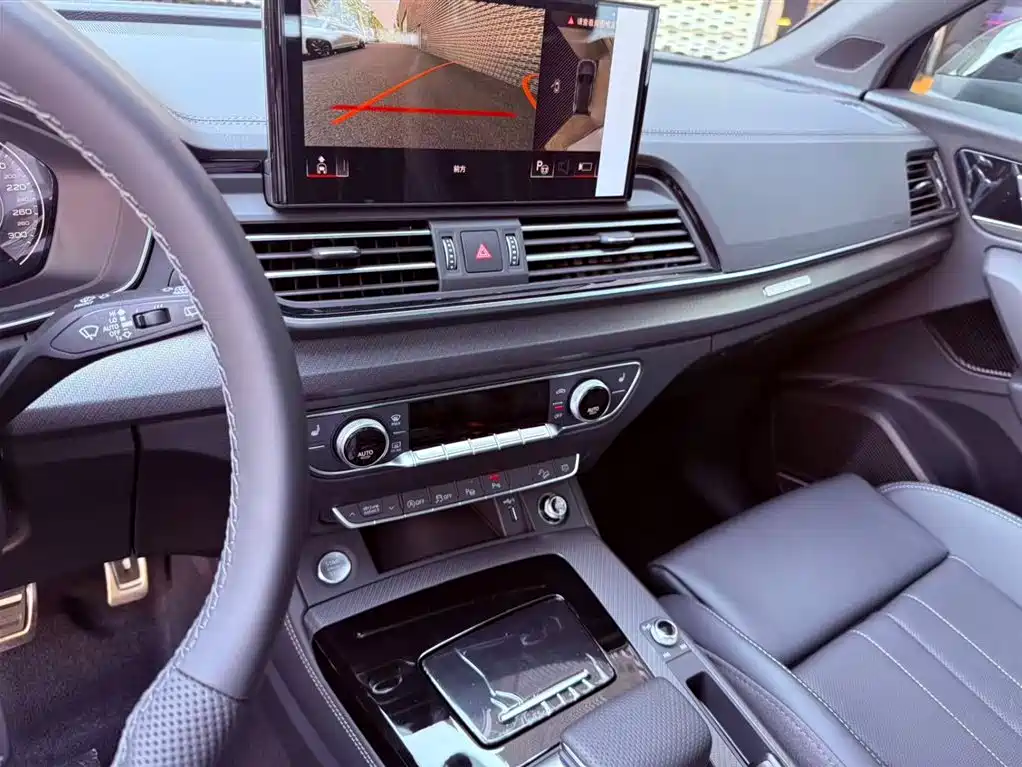 Audi Q5L 2025 Model Year Facelift 45th Anniversary Edition 45 TFSI Luxury Dynamic фото 7