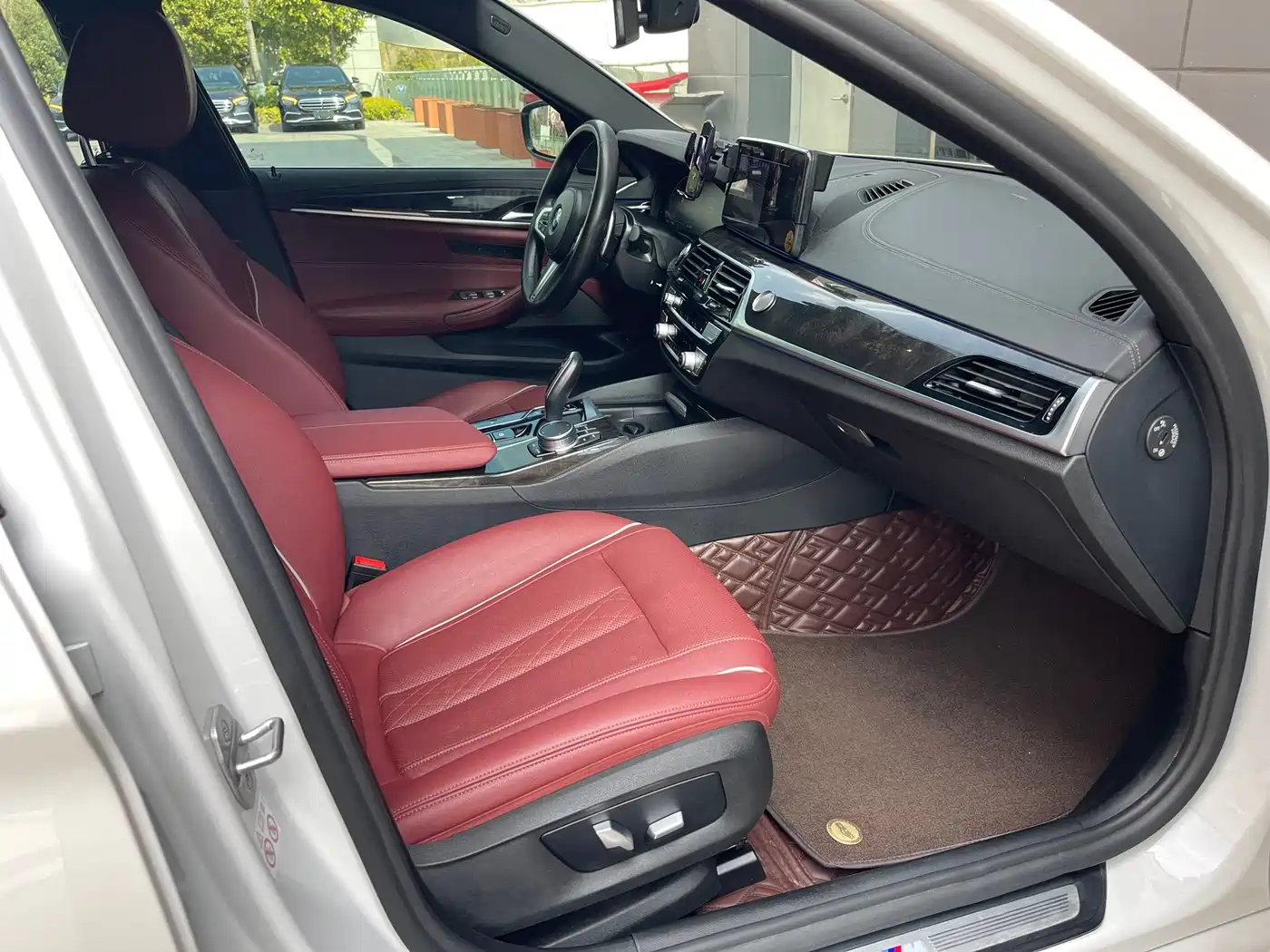BMW 5 Series 2022 530Li Leading M Sport Package фото 10