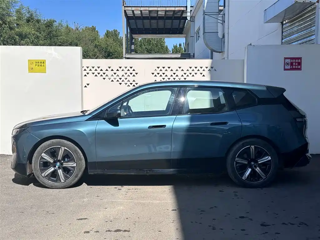 Фото 3 - BMW iX