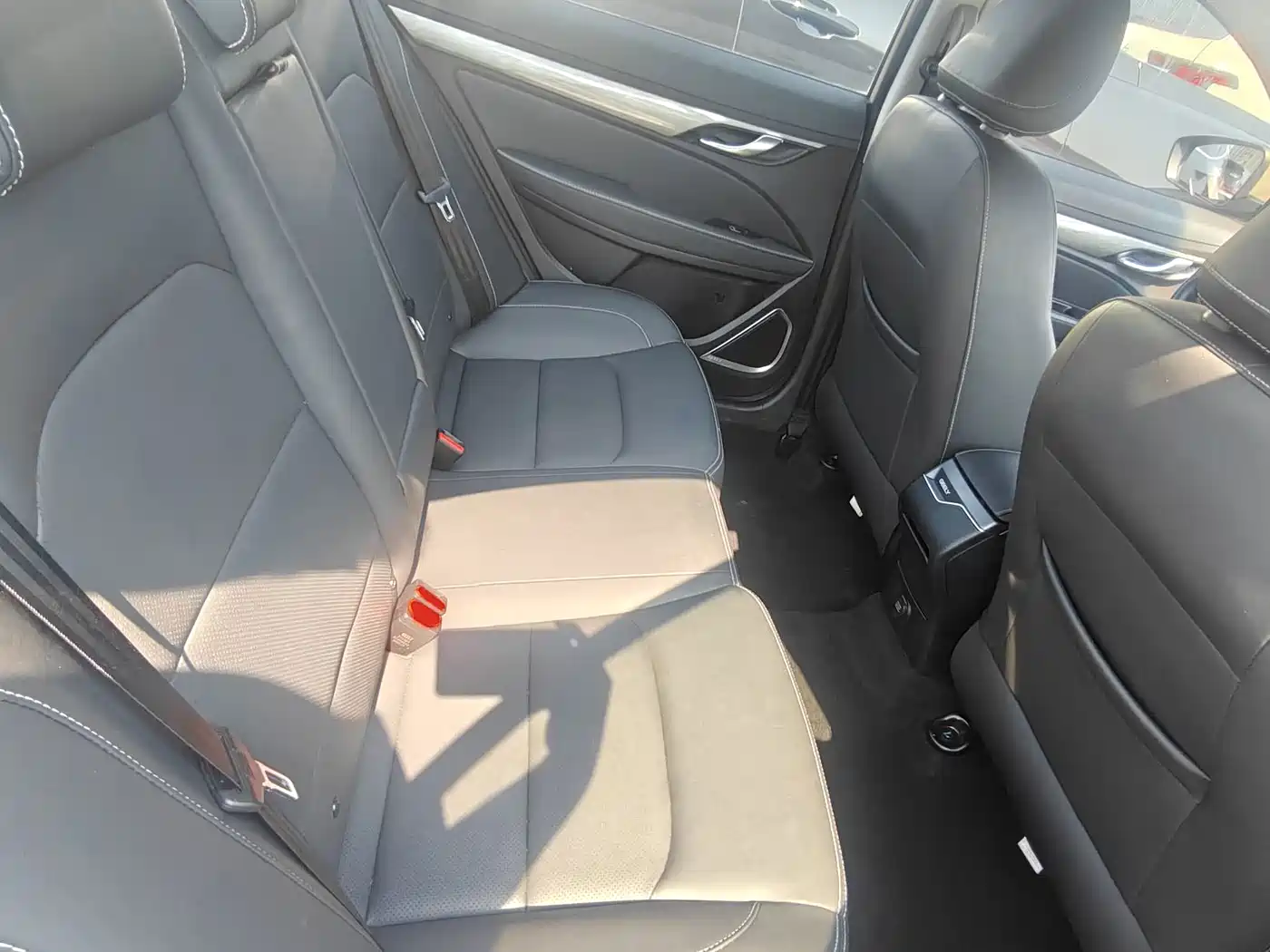 Фото 8 - Geely Emgrand