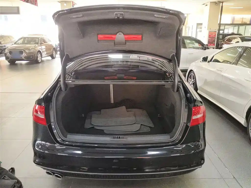Audi A4L 2016 35 TFSI Collector's Edition S line Comfort фото 9