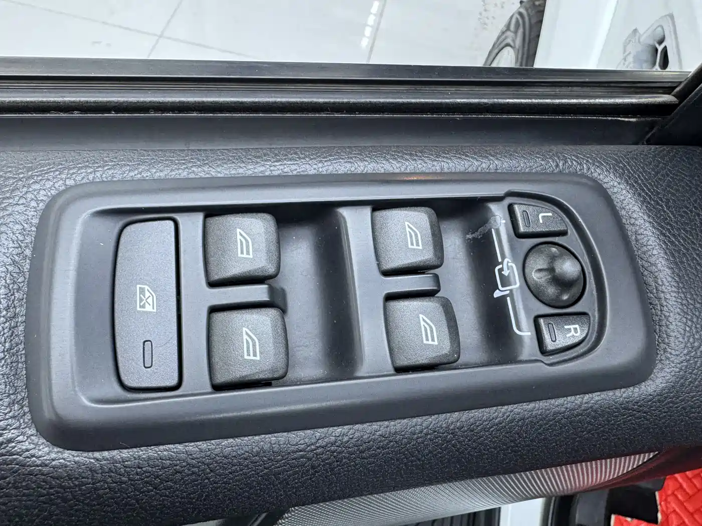 Land Rover Discovery 2016 3.0 SC V6 HSE Luxury фото 26