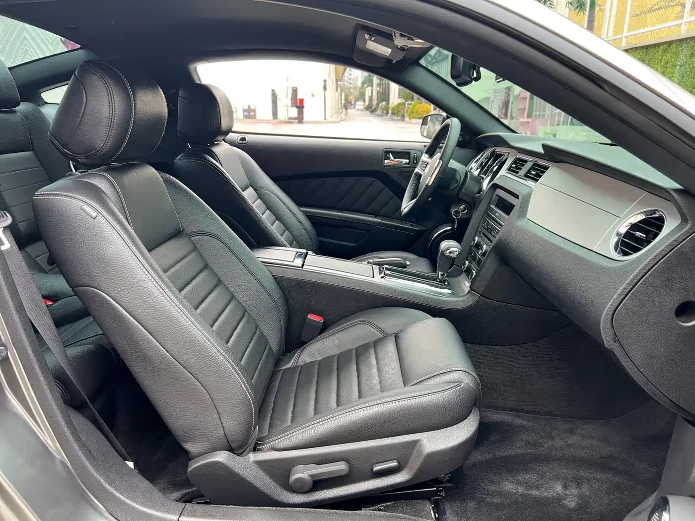 Ford Mustang 2013 Model 3.7L Automatic Standard фото 12