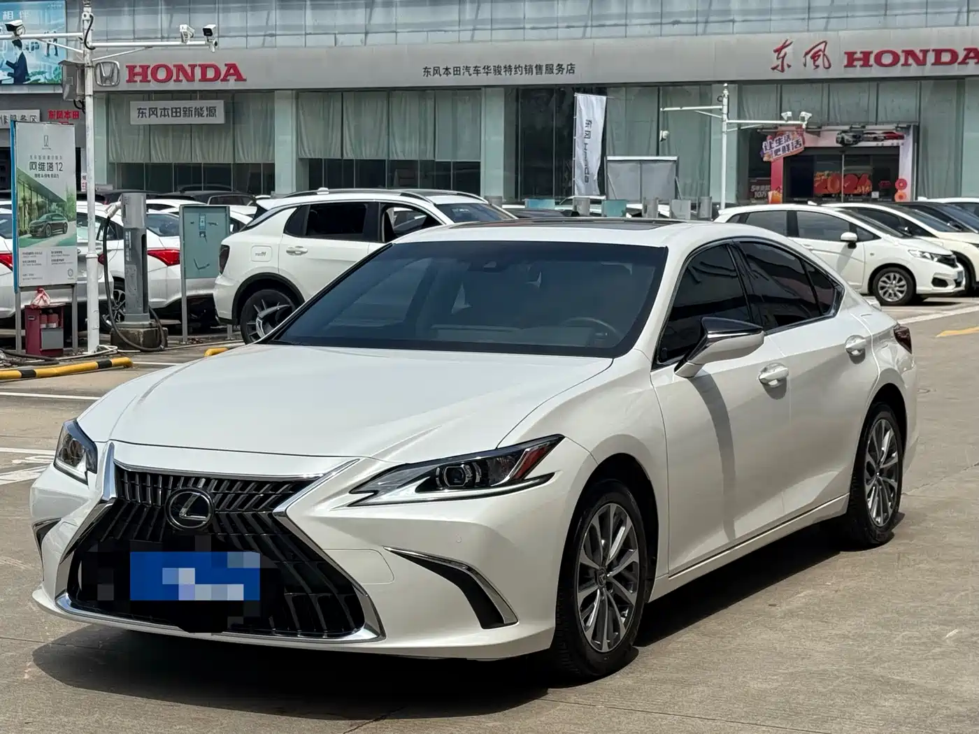 Lexus ES 2022 300h Excellence Edition фото 4