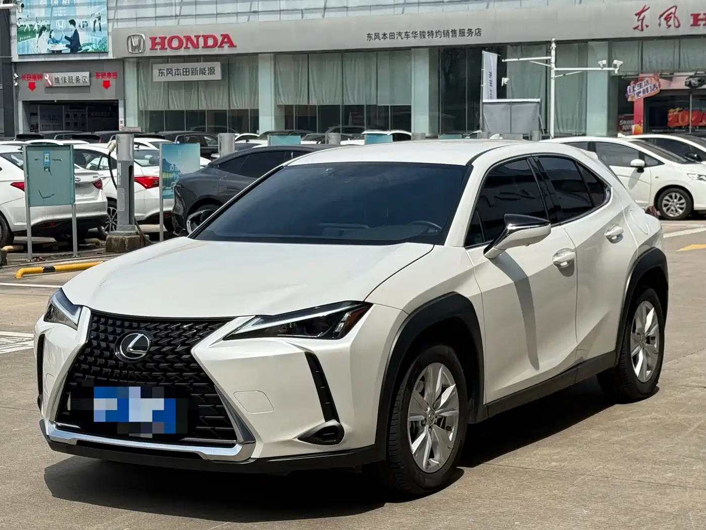 Lexus UX 2022 260h Cool Edition фото 2