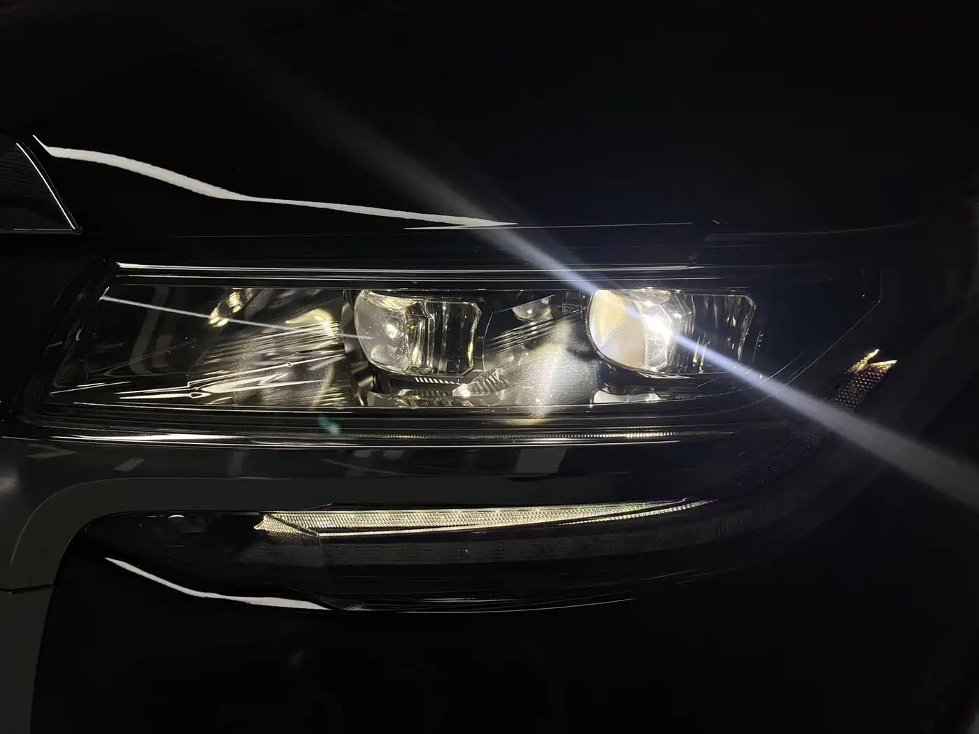 Toyota Alphard 2020 Hybrid 2.5L Premium Edition фото 4