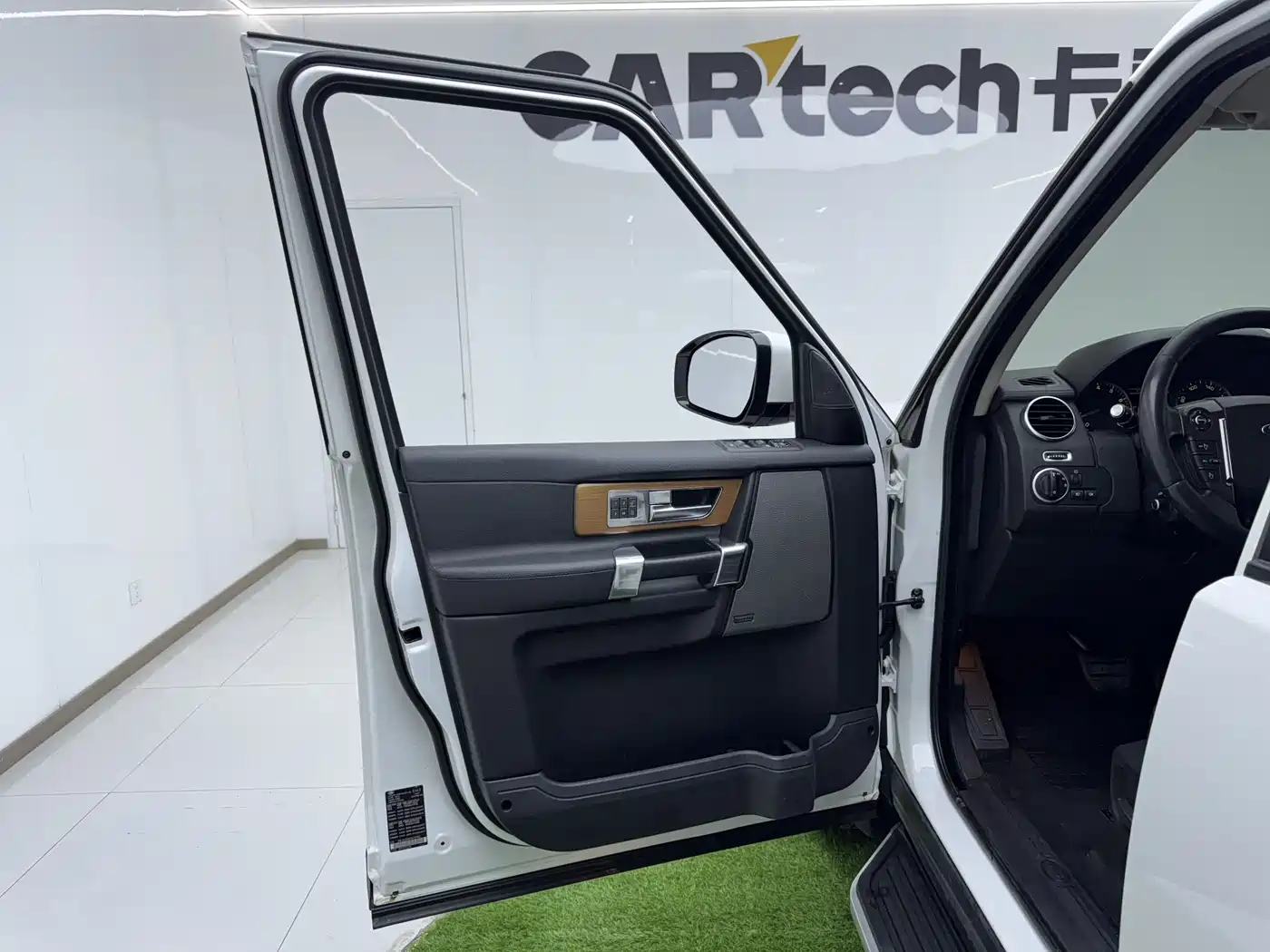 Land Rover Discovery 2016 3.0 SC V6 HSE Luxury фото 11