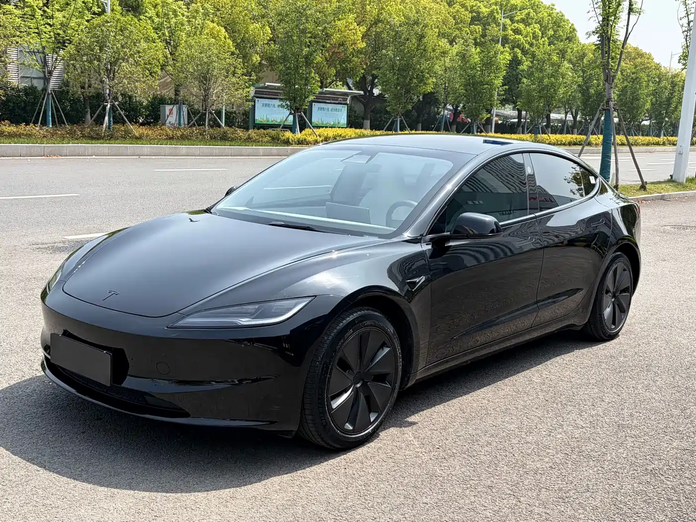 TESLA MODEL 3