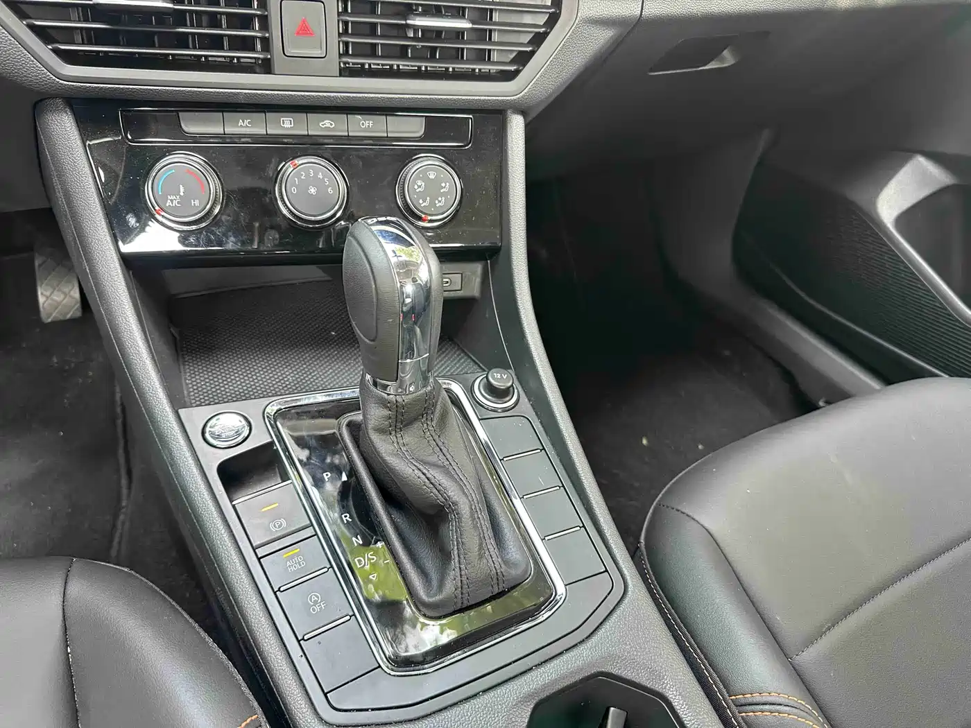 Volkswagen Bora 2025 Facelift 200TSI DSG Navigation Edition фото 13