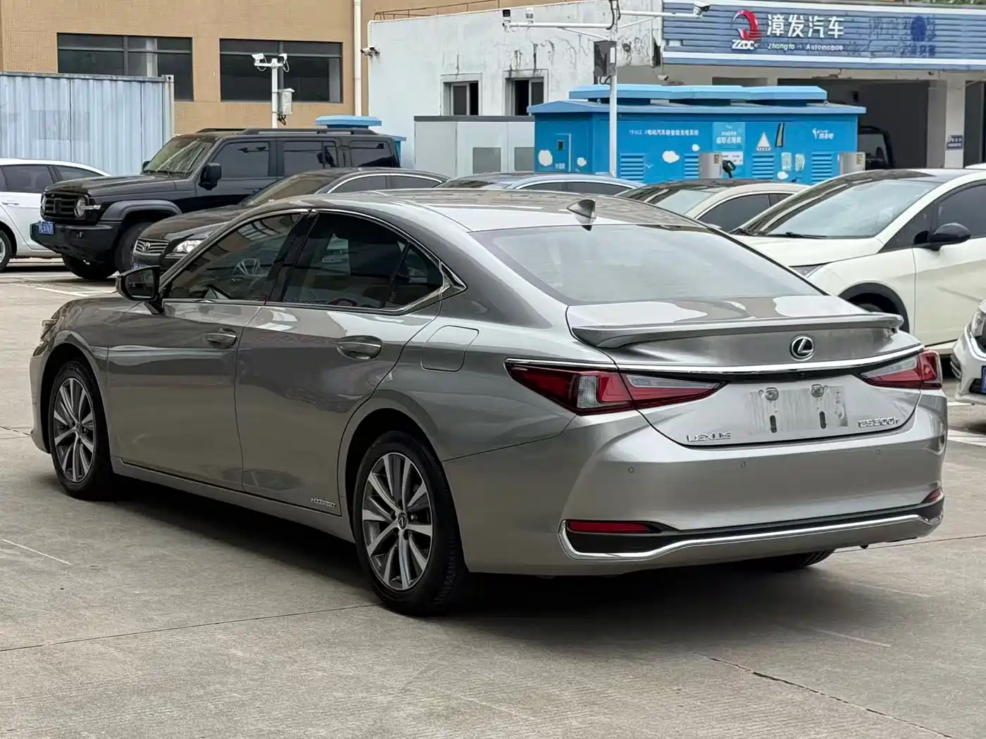 Lexus ES 2018 300h Excellence Edition China V фото 9