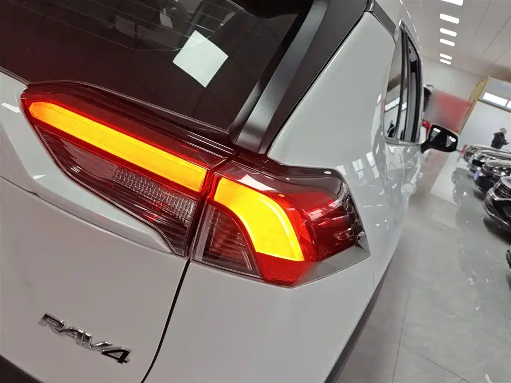 Toyota RAV4 Rongfang 2022 2.0L CVT 2WD Urban Edition фото 8