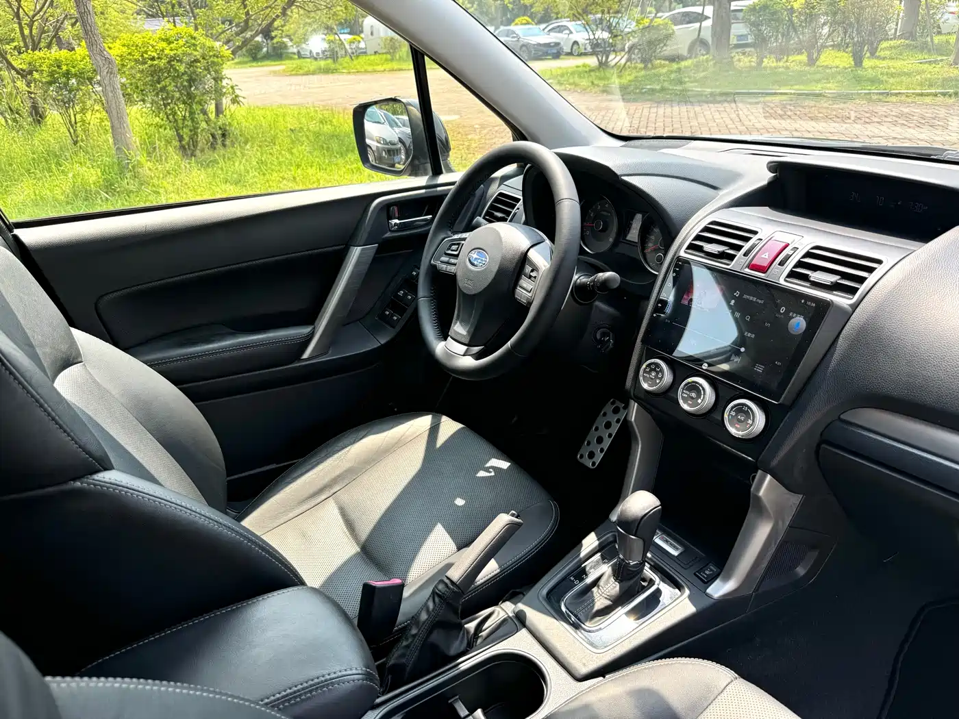 Subaru Forester 2015 2.0i Special Commemorative Edition фото 10
