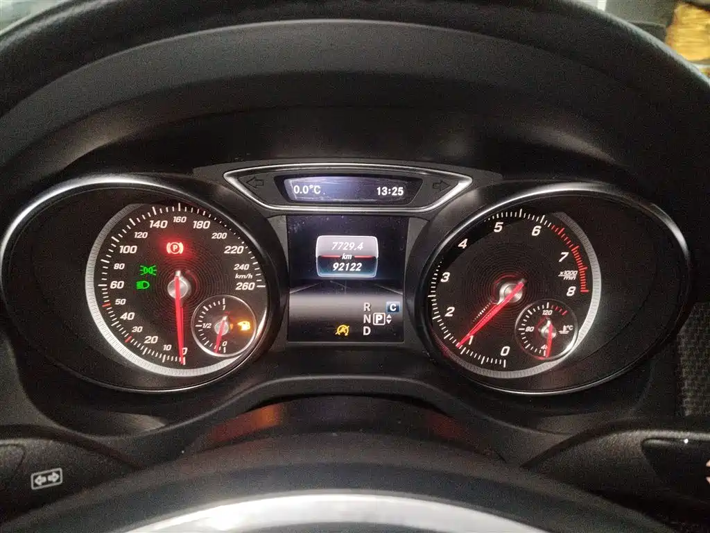 Mercedes-Benz GLA 2018 GLA 200 Dynamic фото 8