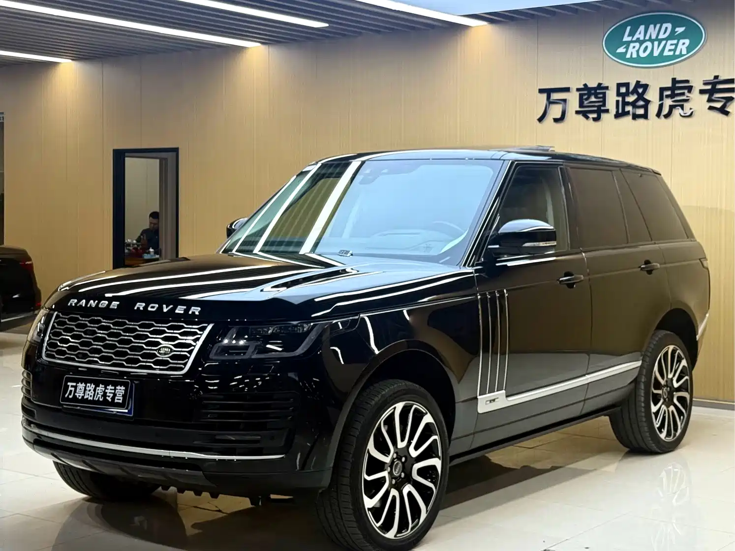 Photo 1 - Land Rover Range Rover