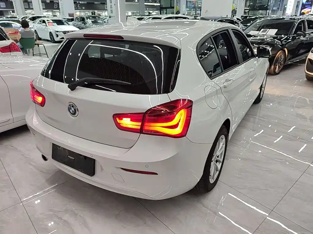 BMW 1 Series (Import) 2020 2018 118i Leading