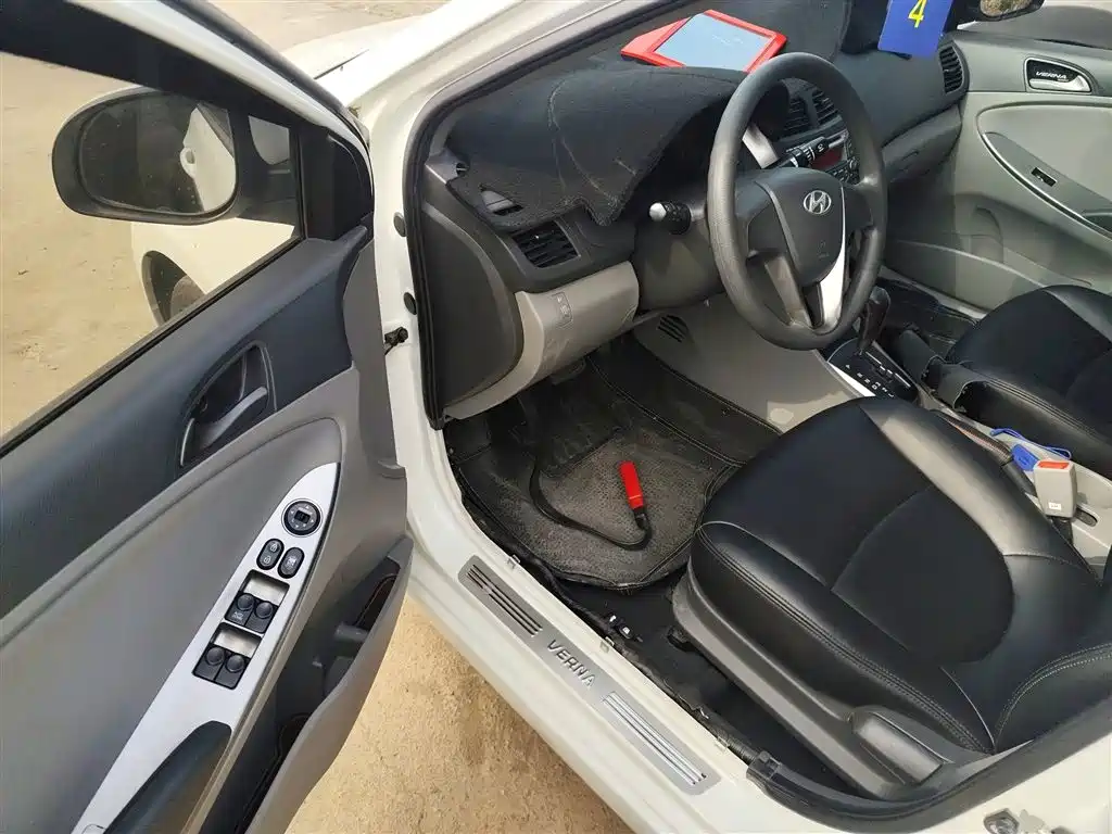 Hyundai Verna 2014 1.4L Automatic Smart GLS фото 12