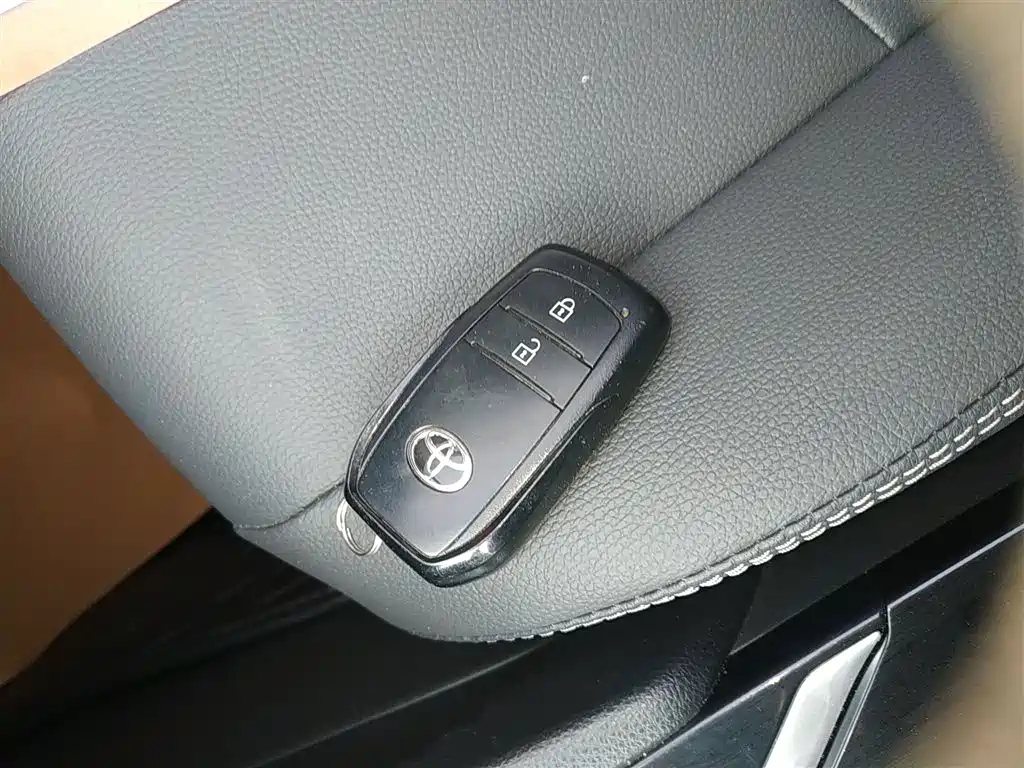 Toyota Corolla Cross 2022 2.0L Premium Edition фото 11