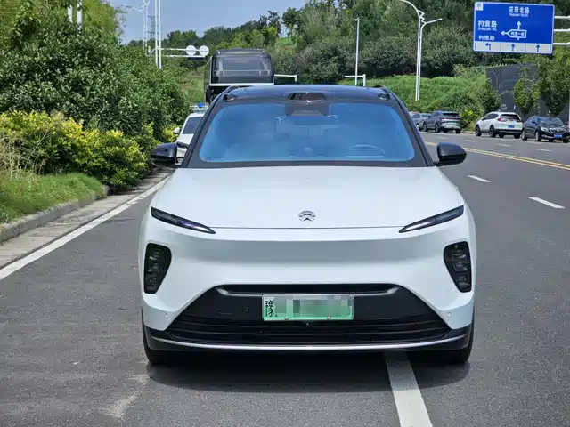 NIO ES8 2023