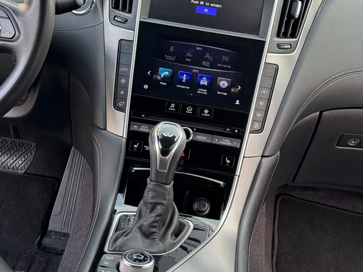 Infiniti Q60 2019 2.0T Luxury Edition фото 11