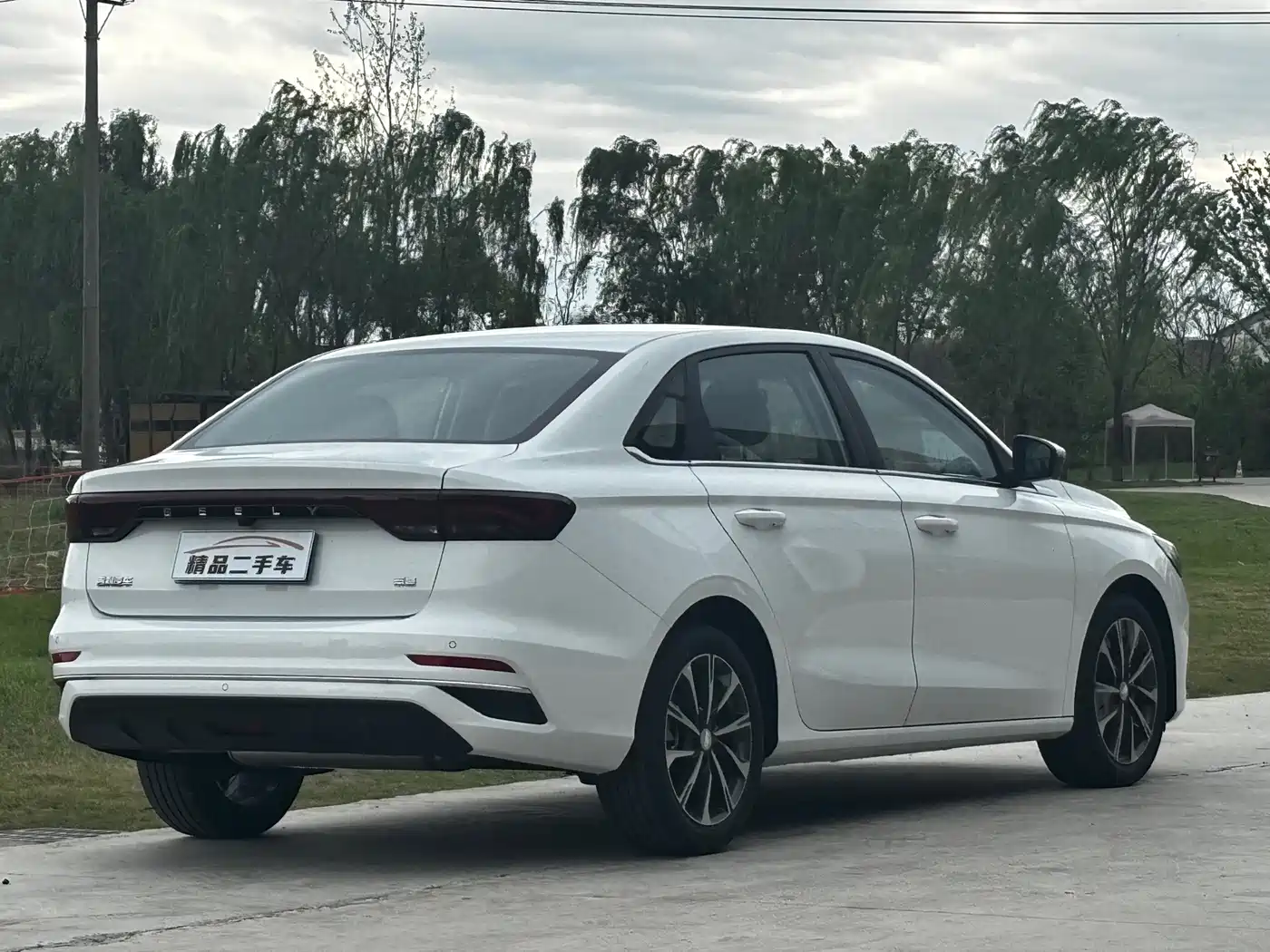 Фото 6 - Geely Emgrand