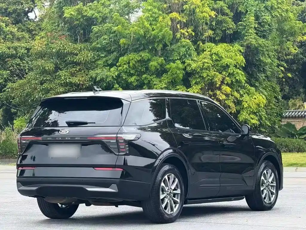 Фото 7 - Ford Edge