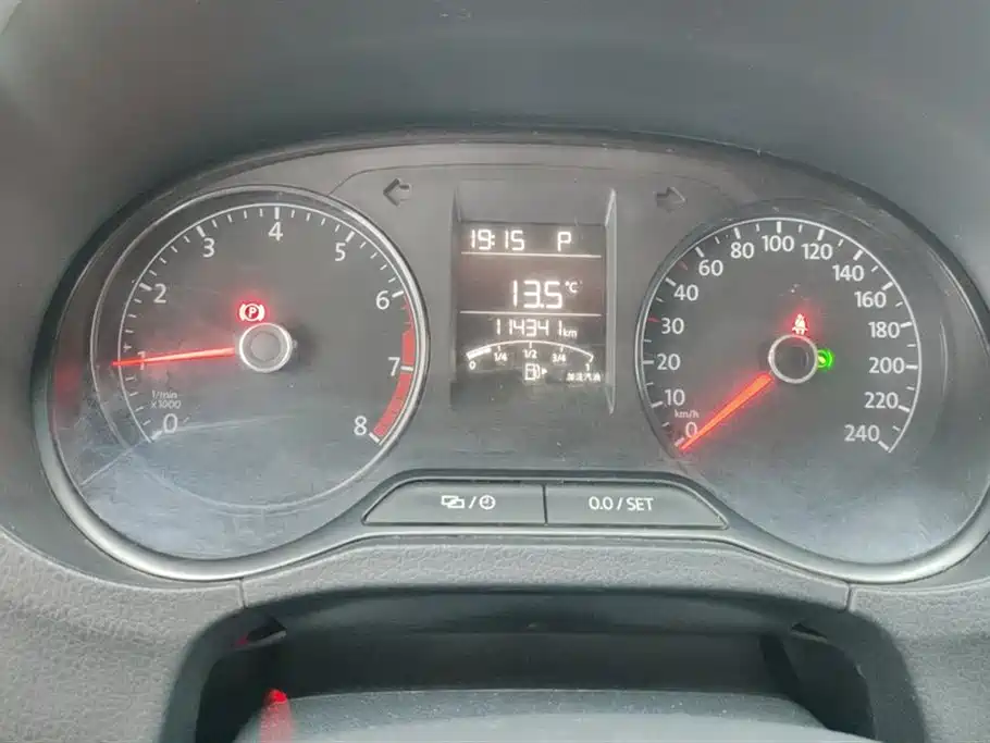 Volkswagen Polo 2016 1.4L Automatic Trend фото 14