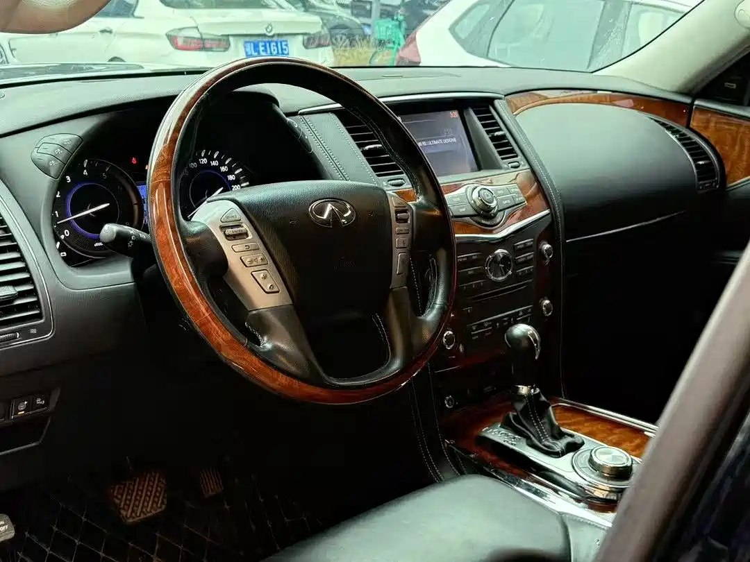 Фото 6 - Infiniti QX80