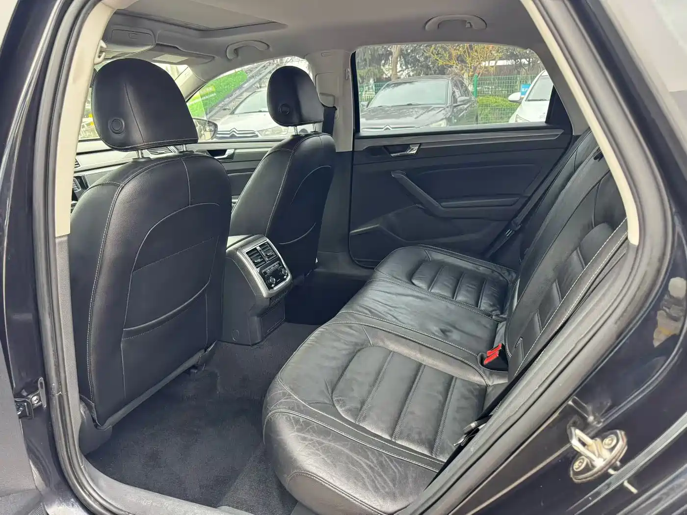 Volkswagen Passat 2016 280TSI DSG Honor Edition фото 9