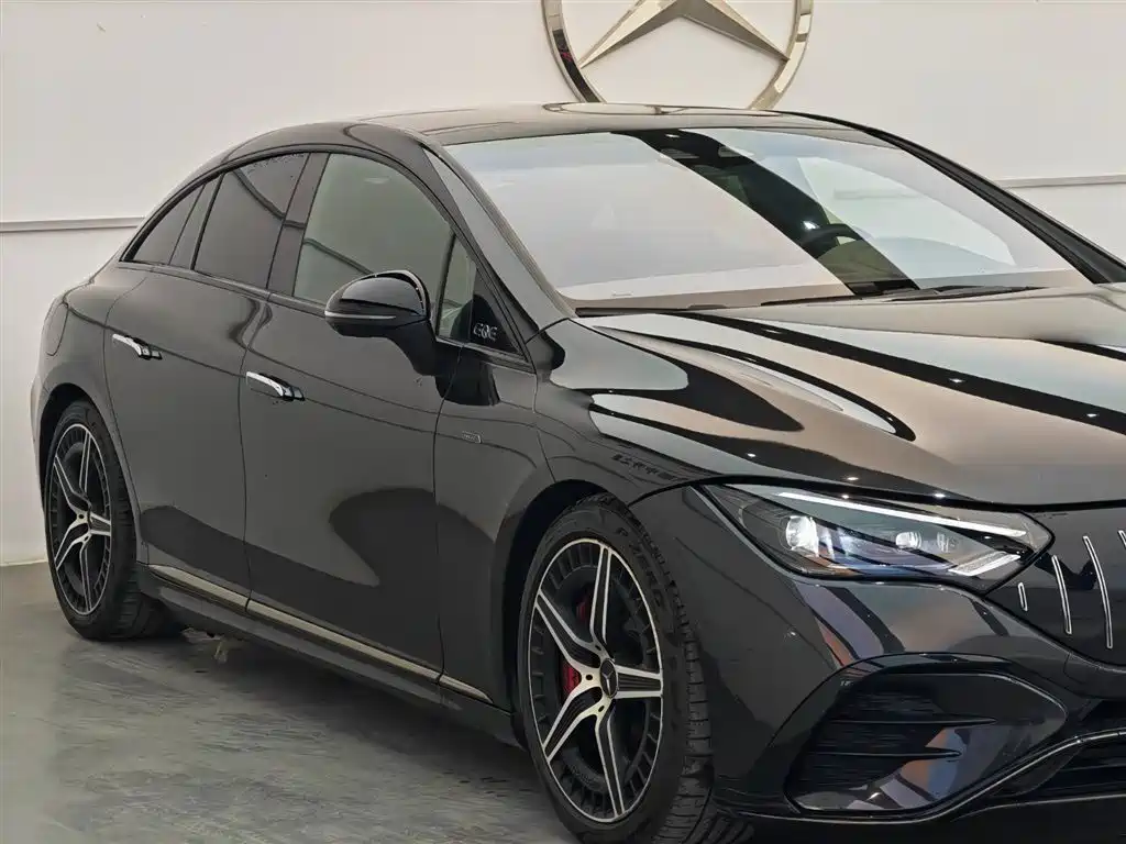 MERCEDES-BENZ EQE AMG