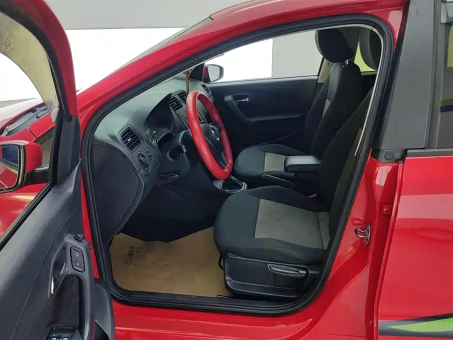 Volkswagen Polo 2016 1.4L Automatic Trend фото 9