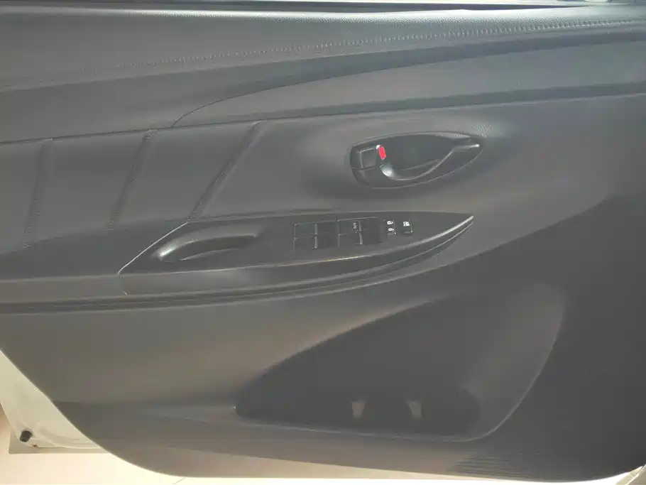 TOYOTA YARIS L TO ENJOY