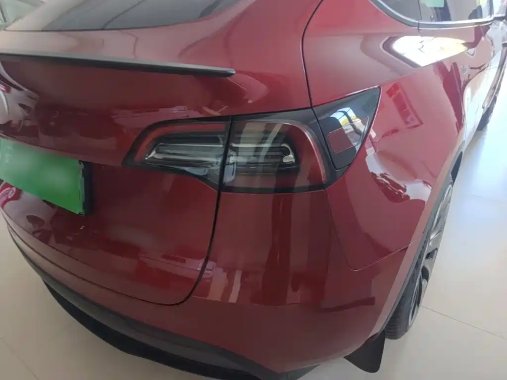 Photo 8 - Tesla Model Y