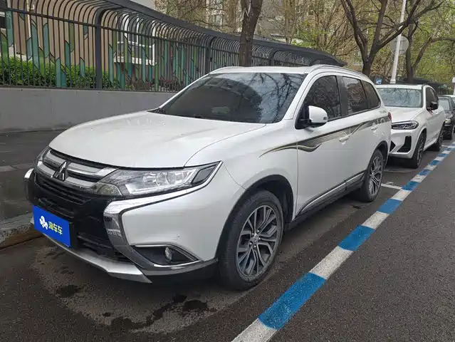 MITSUBISHI OUTLANDER